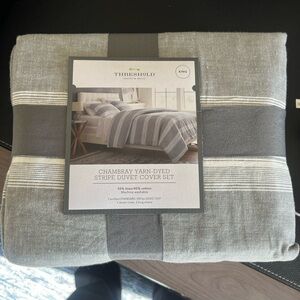 KIND DUVET set NWT smoke and pet free home